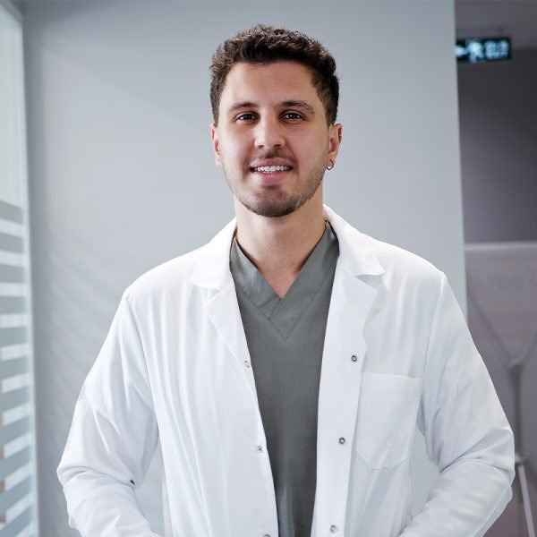 Dt. Melih Mirza Türkmen - Diş Hekimi